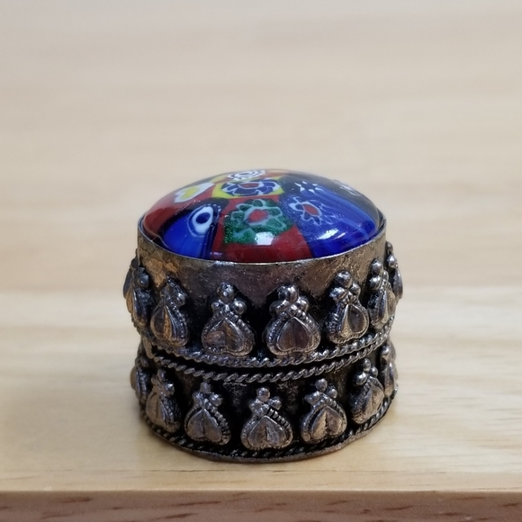 10030 Rare Collectible Ornate Decorative Metal Box - Picture 7 of 9